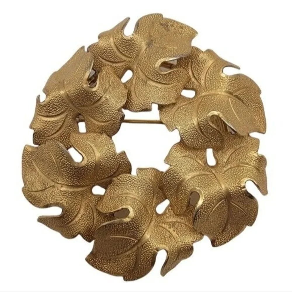 Dixelle Vintage Goldtone Round‎ Leaf Brooch Signed